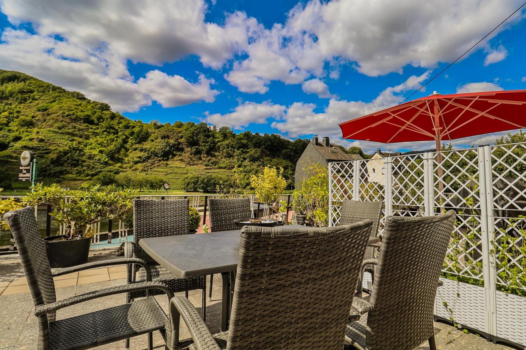 Exklusive Moselidylle: Fewo Mit Traumhaftem Staustufenblick, Netflix, Terrasse Neef Luaran gambar